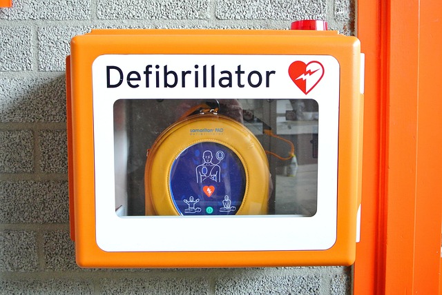 Cum se utilizează corect defibrilatorul